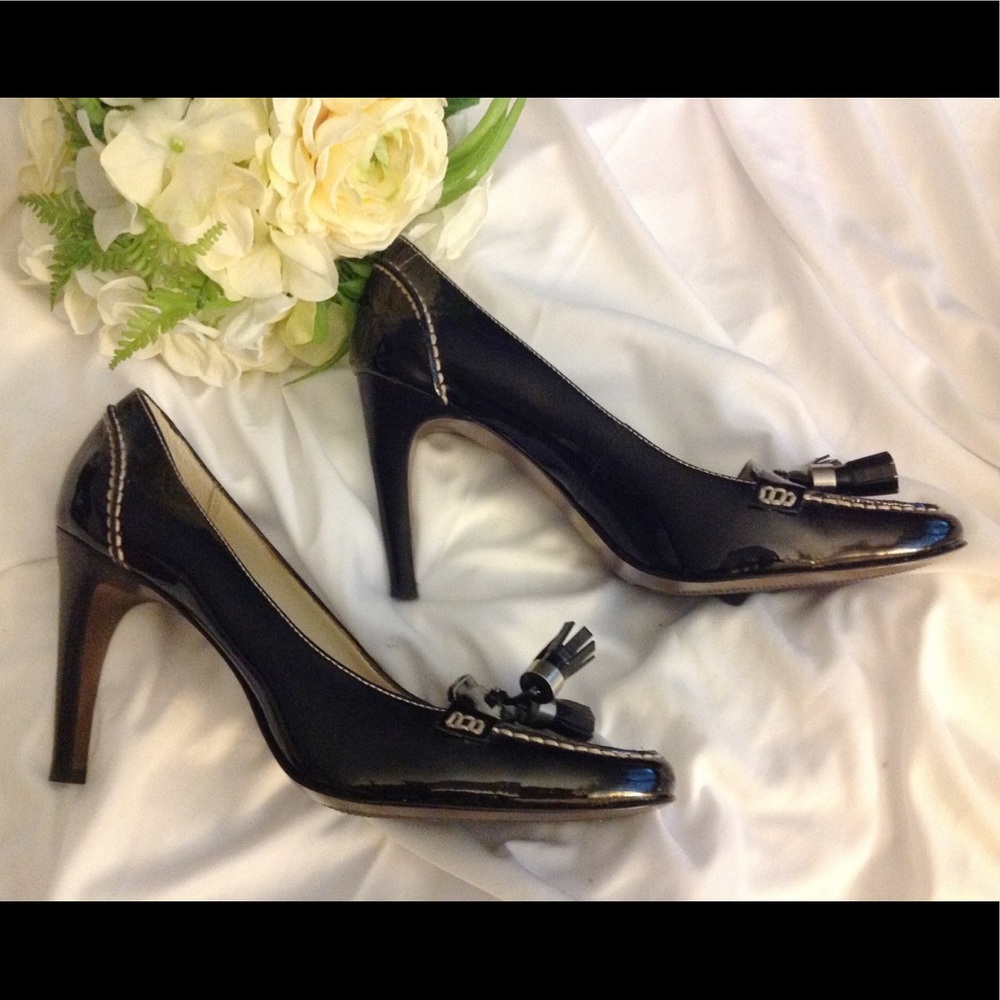 Ellen Tracy, black patent leather, tasseled pump